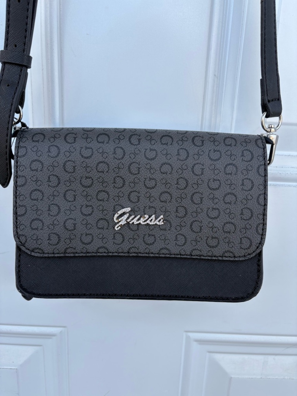 GUESS Black & Charcoal Signature Crossbody Purse